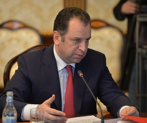 Vigen Sargsyan Urges Pashinyan to Vote for Republican Party of Armenia in December 9 Parliamentary Election to Have "True Opposition"