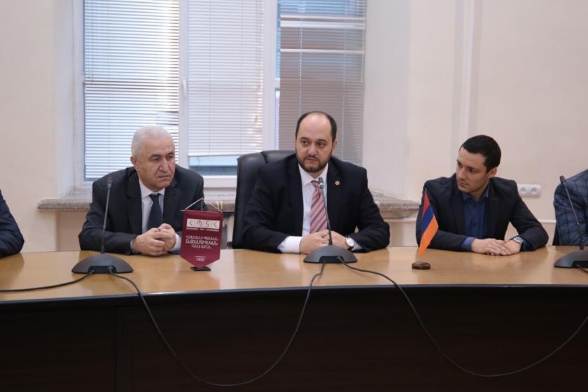 Տնտեսագիտական համալսարանի ռեկտորը ազատման դիմում է ներկայացրել. նախարարը ներկայացրել է նոր ռեկտորին