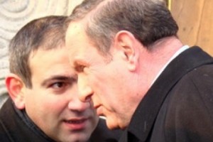 Ter-Petrosyan Visits Nikol Pashinyan in Artik Prison
