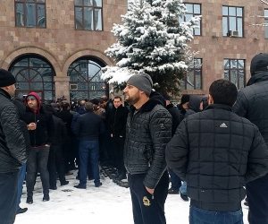 Demonstrators Again Demand Re-Arrest of Former General Manvel Grigoryan