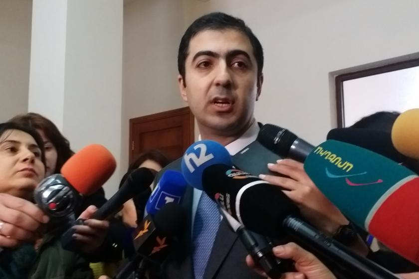 Адвокаты Роберта Кочаряна представили ходатайство о самоотводе судьи, имеющего близкие отношения с одним из них