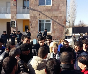 Arshaluys Village Residents Demand Resignation of Mayor