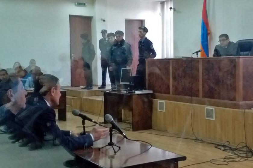 «Ասացին՝ հիմա կգյուլլեմ քեզ ստեղ, ուսադիրներս պոկեցին». ՊՊԾ գնդի գործով դատարանում ցուցմունք է տալիս ոստիկանապետ Վալերիյ Օսիպյանը