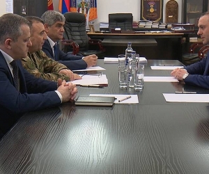 Արցախի պաշտպանության նախարարն ընդունել է Հայաստանի անվտանգության խորհրդի քարտուղարին