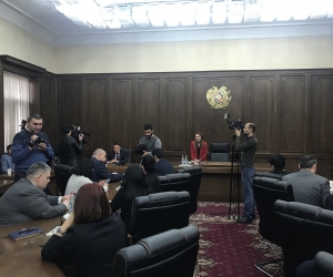 В парламенте проходит закрытая встреча депутатов фракции “Мой шаг” с начальником Полиции РА
