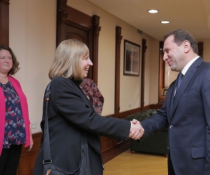 Armenian Defense Minister and U.S. Ambassador to Armenia Lynne Tracy Discuss Defense Sector Cooperation