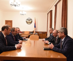 В Степанакерте состоялась встреча Никола Пашиняна и Бако Саакяна