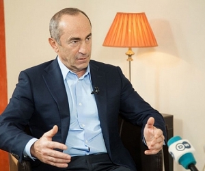 Քոչարյանը մասնակցում է իր կալանքի ժամկետը երկարացնելու նիստին