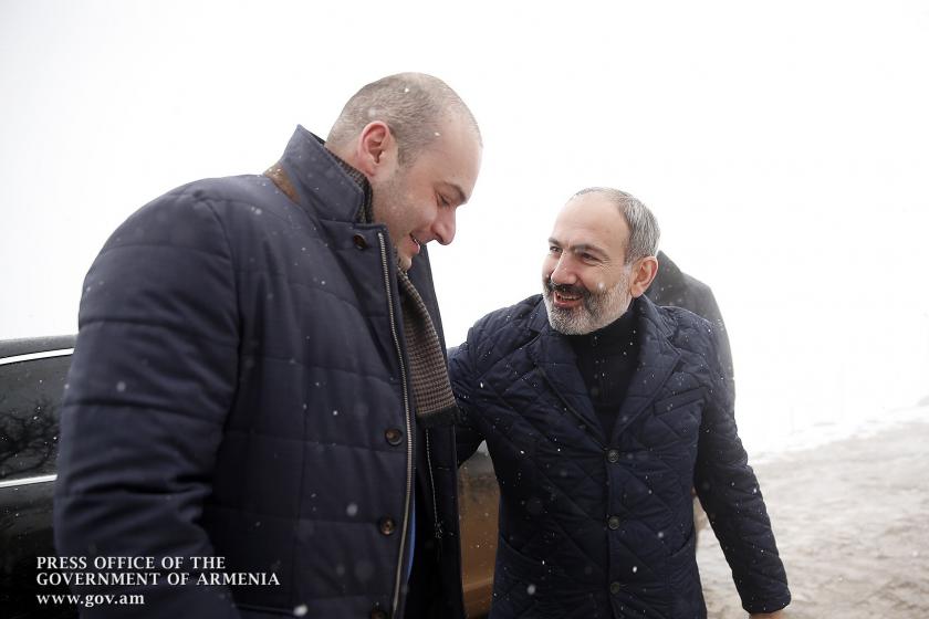 Pashinyan Holds Informal Meeting with Georgian PM  Bakhtadze in Yenokavan