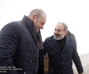 Pashinyan Holds Informal Meeting with Georgian PM  Bakhtadze in Yenokavan