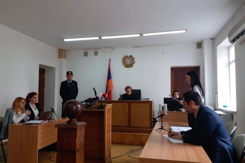 Սեդրակ Քոչարյանն ընդդեմ Արթուր Վանեցյանի հայցը քննող դատավորը պարզել է,  որ Վանեցյանը գործով պատշաճ պատասխանող չէ