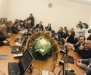 Генпрокурор Артур Давтян проводит закрытую встречу с депутатами парламента