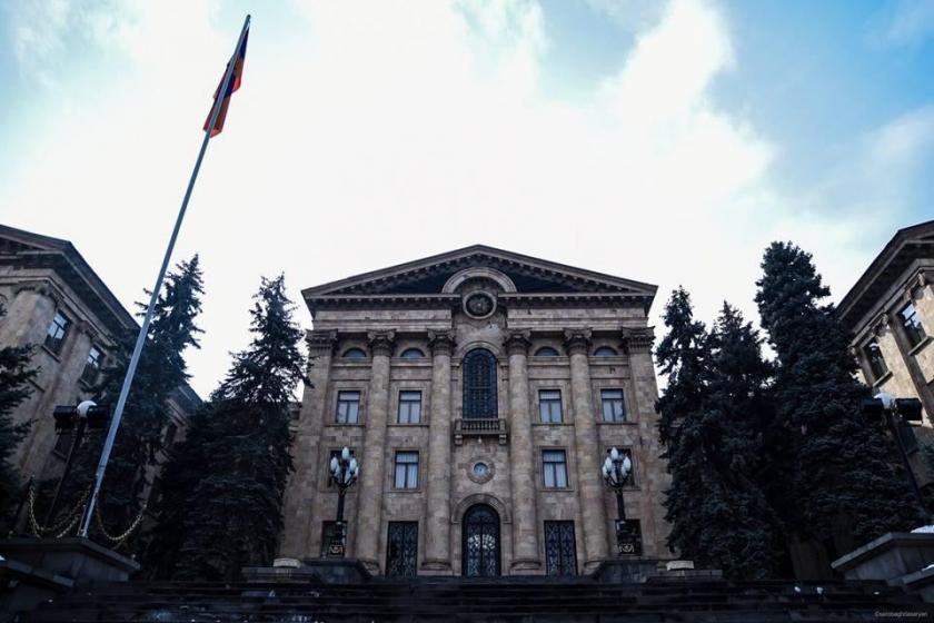Направлявшиеся в Арцах армянские парламентарии вернулись обратно