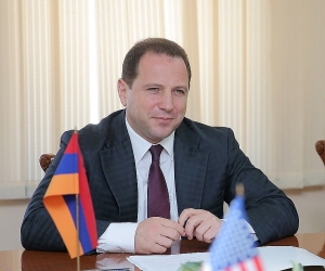Armenian Defense Minister Meets with OCHA Reps in New York