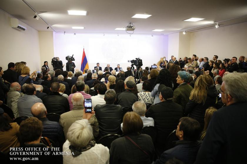 Pashinyan Describes Aliyev Meeting as "Positive", Despite Lack of Breakthrough in Karabakh Negotiations
