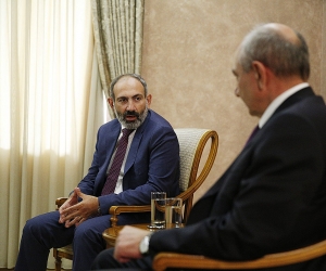 Հեռախոսազրույց՝  Նիկոլ Փաշինյանի և Բակո Սահակյանի միջև