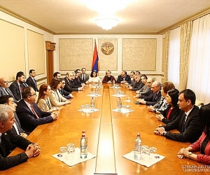 Բակո Սահակյանը հանդիպել է «Իմ քայլը» խմբակցության պատգամավորների հետ