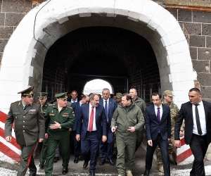 Никол Пашинян посетил 102-ю российскую военную базу Гюмри, городской автовокзал и аэропорт “Ширак”, встретился с проживающими в домиках гражданами