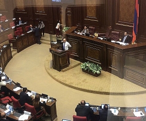 Марукян – правительству: “Почему вы надели на себя “костюм Сержа Саргсяна”?”