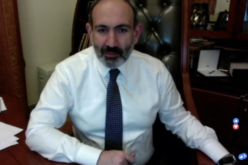 Նիկոլ Փաշինյանը ուղիղ եթերում պատասխանում է հարցերի