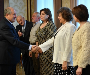 Armenian President Hosts Relatives of Pilots Killed During Artsakh War of Liberation