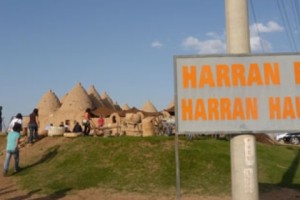 Армянские подносы украшают Аран