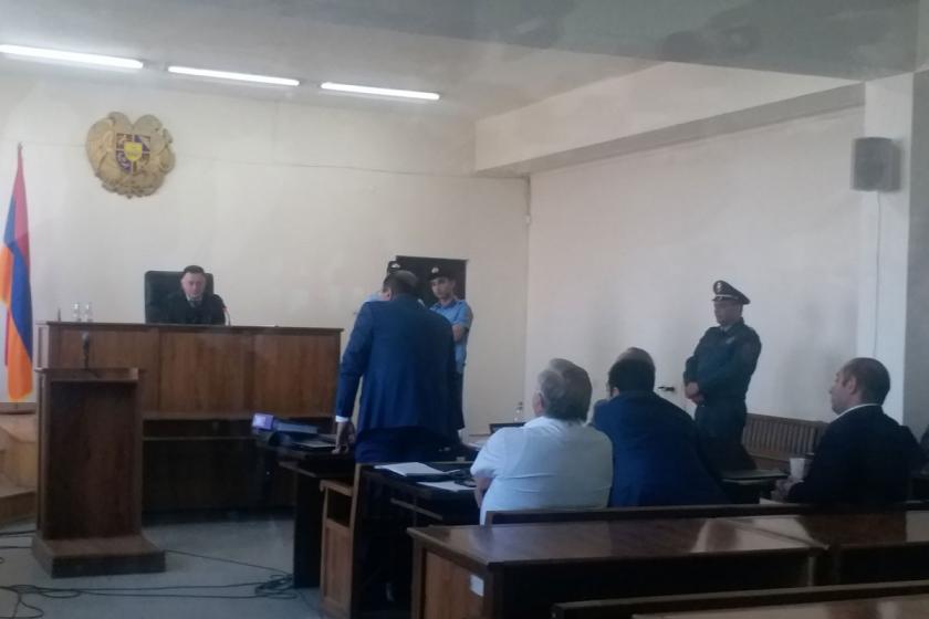 Представлено ходатайство о самоотводе судьи по делу Роберта Кочаряна. Решение будет оглашено завтра