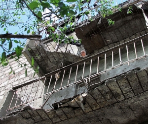Darbnik’s Decaying Dormitory: Armenians Who Fled Azerbaijan 30 Years Ago Demand Adequate Housing