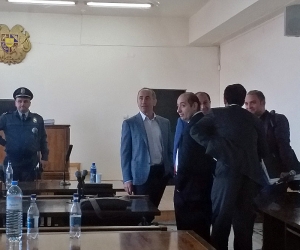 Заседание по делу о мере пресечения в отношении Роберта Кочаряна продолжится завтра