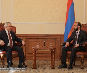Արարատ Միրզոյանն առանձնազրույց է ունեցել Աշոտ Ղուլյանի հետ