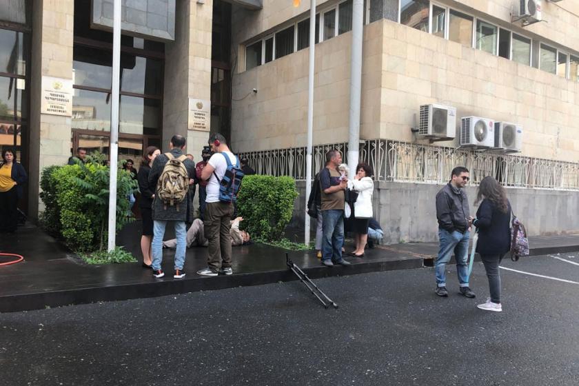 Граждане заблокировали входы в здания Кассационного суда и Судебного департамента