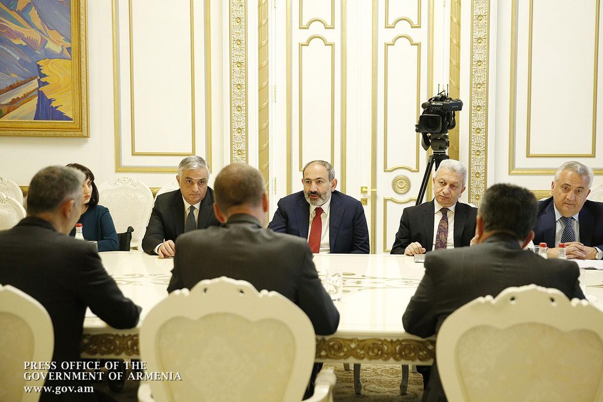 Премьер-министр обсудил с заместителем директора компании “Амунди” вопросы пенсионных реформ