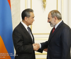 Премьер-министр принял министра иностранных дел КНР
