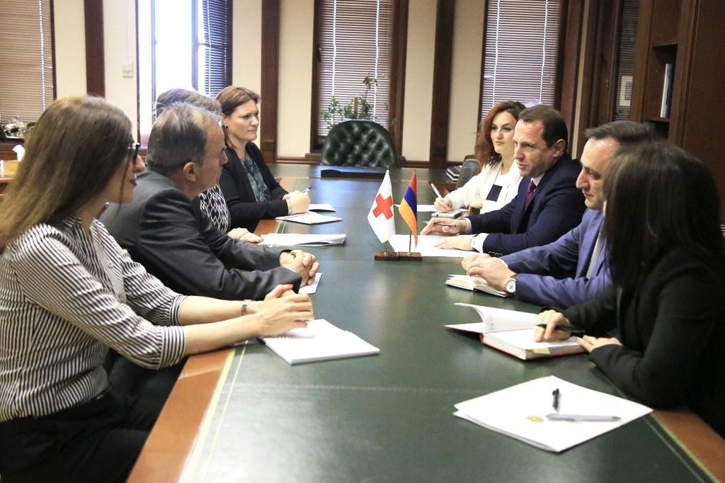 Պաշտպանության նախարարն ընդունել է Կարմիր խաչի Միջազգային կոմիտեի ներկայացուցիչներին