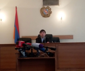 Вазген Рштуни удалился в совещательную комнату для принятия решения по ходатайству о самоотводе