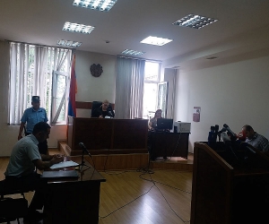 Դատարանը հեռացավ խորհրդակցական սենյակ՝ Ռոբերտ Քոչարյանի գույքի վրա դրված կալանքի գործով որոշում կայացնելու