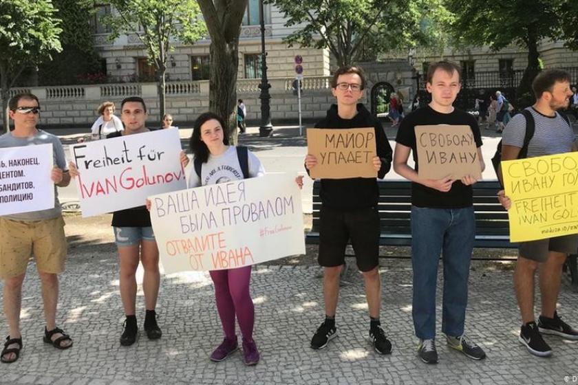 У посольства РФ в Берлине прошла акция в поддержку Ивана Голунова