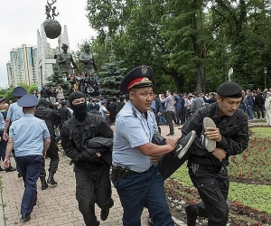 В день выборов в Казахстане задержаны почти 500 протестующих