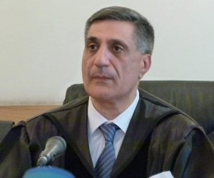 Քոչարյանի բողոքների գործով դատավորը հեռացավ խորհրդակցական սենյակ՝ իրեն ներկայացված ինքնաբացարկների գործով որոշում կայացնելու