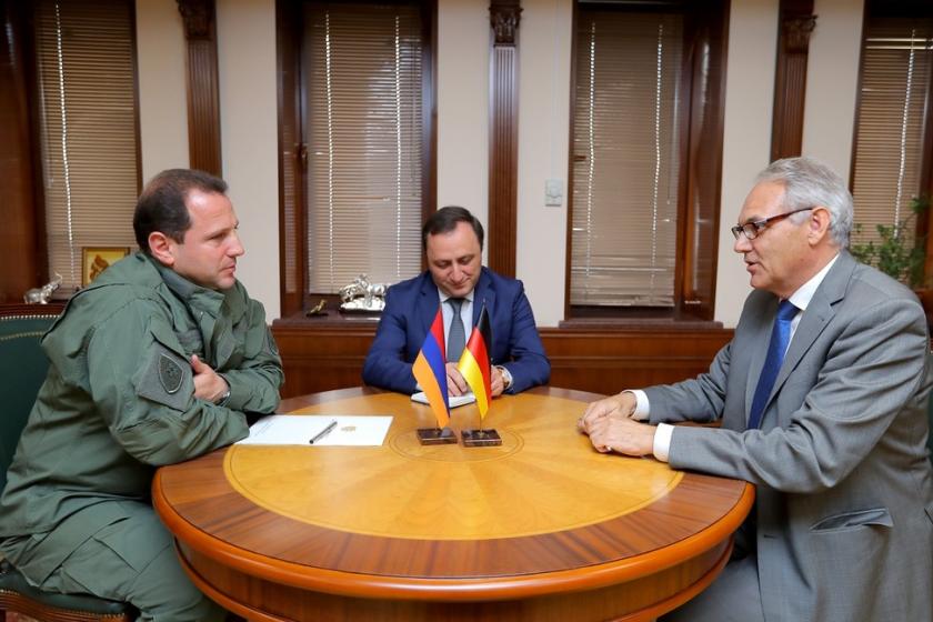 Պաշտպանության նախարարն ընդունել է Գերմանիայի դեսպանին