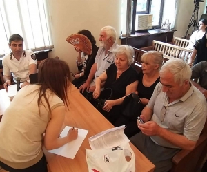 Relatives of March 1, 2008 Victims Show Up at Kocharyan Trial