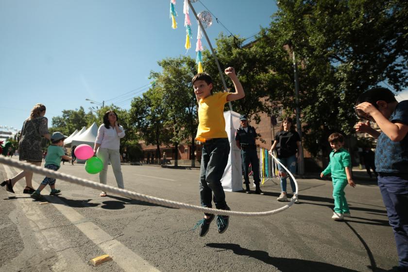 Armenian Government Allocates AMD 16 Million on Summer Camp Transportation