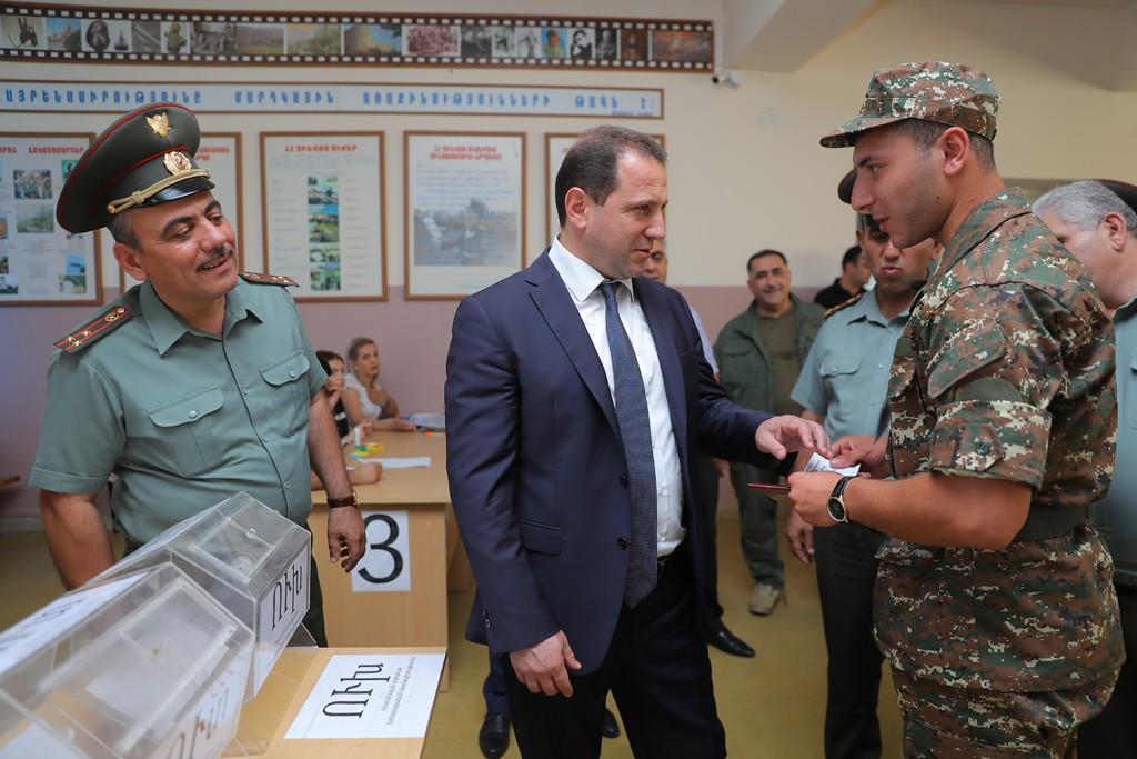 Պաշտպանության նախարարն այցելել է կենտրոնական հավաքակայան