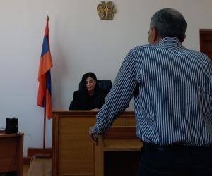 Կաշառք ստանալու մեջ մեղադրվող դատավոր Գագիկ Հեբոյանի գործով դատարանում ցուցմունք տվեց նրա  դեմ ԱԱԾ-ում հաղորդում տված անձը