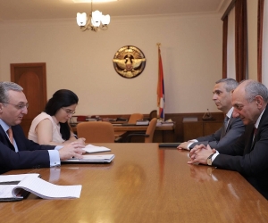 Armenian Foreign Minister and Artsakh President Meet in Stepanakert