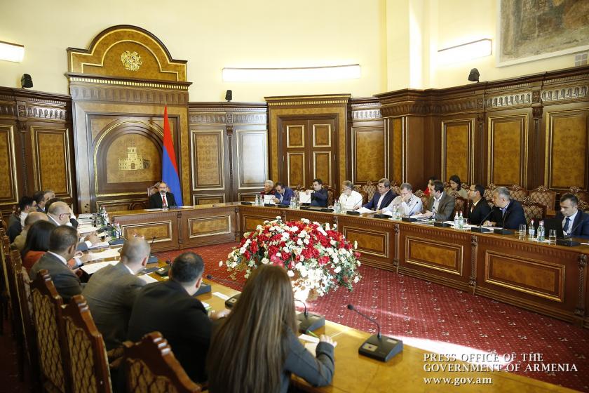 В правительстве обсуждены направления деятельности “Фонда государственных интересов Армении”
