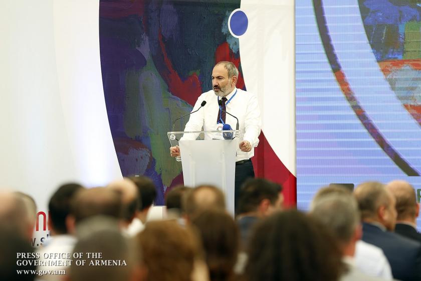 Премьер-министр принял участие в бизнес-форуме “Мой шаг во имя Ширакской области”