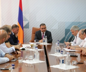 Armenian Economy Minister Discusses Export Promotion with Brandy and Wine Producers