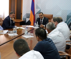 Տիգրան Խաչատրյանը կաթնամթերք արտադրողների հետ քննարկել է ճյուղի զարգացմանն առնչվող հարցեր