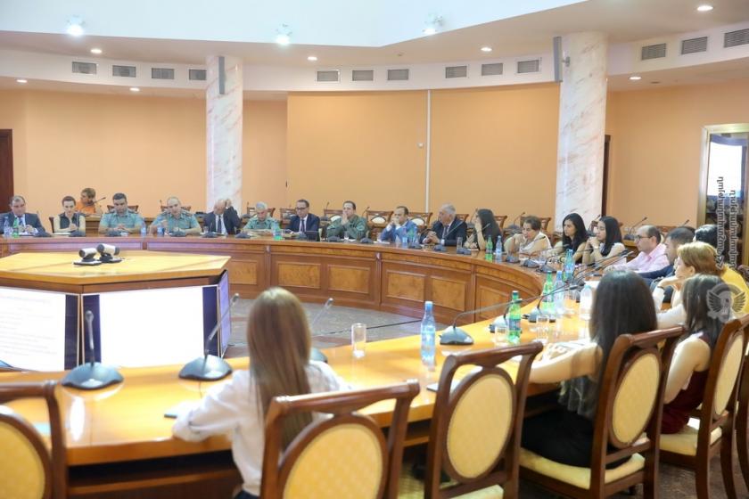 Armenian Defense Minister Hosts Diaspora &quot;Young Leaders&quot; Trainees